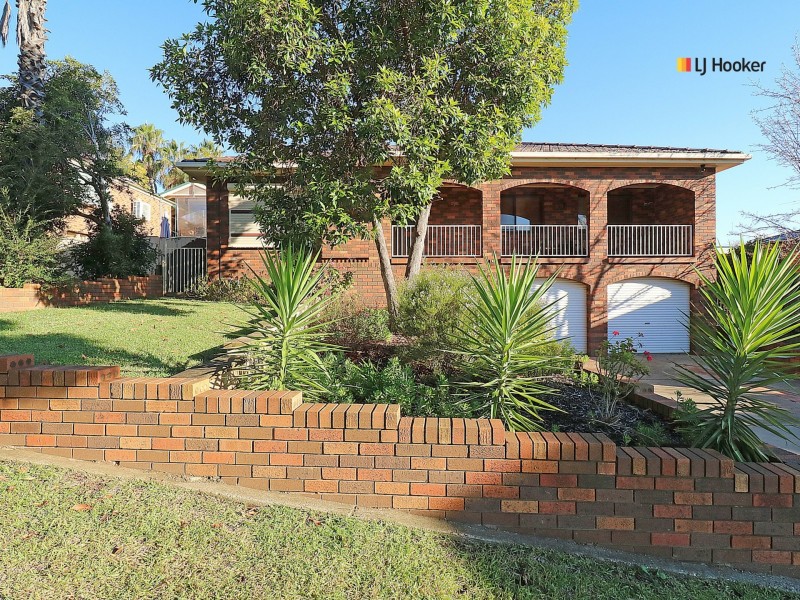 10 McCoullough Drive, Tolland NSW 2650