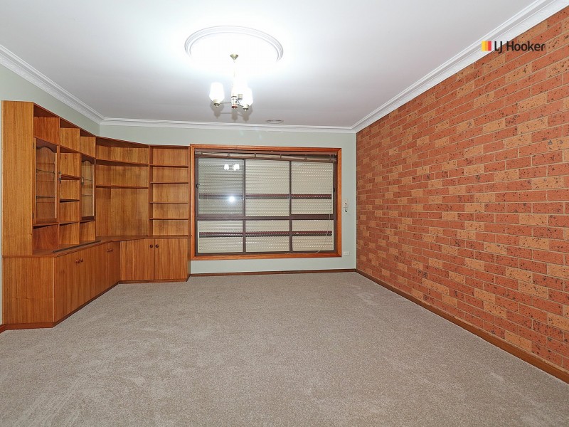10 McCoullough Drive, Tolland NSW 2650