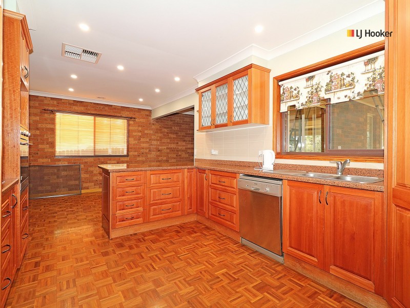 10 McCoullough Drive, Tolland NSW 2650