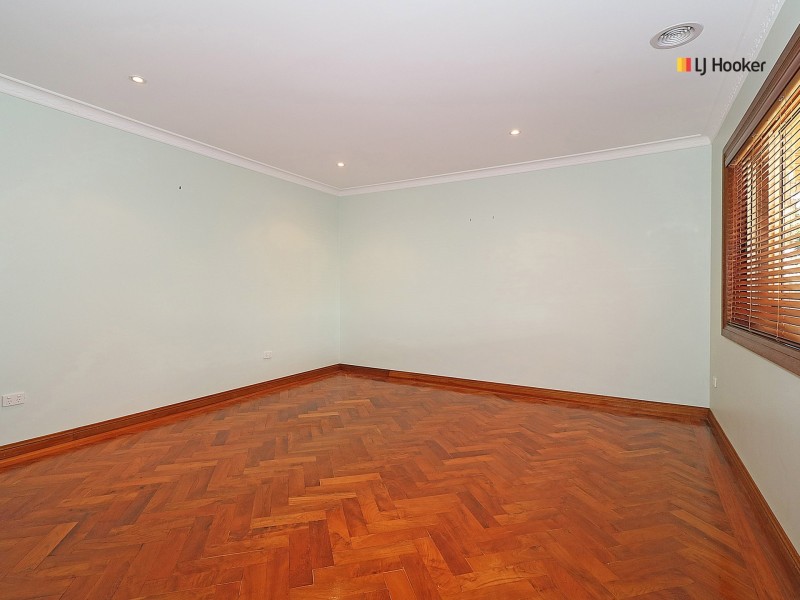 10 McCoullough Drive, Tolland NSW 2650
