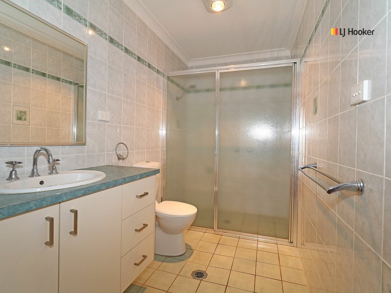 10 McCoullough Drive, Tolland NSW 2650