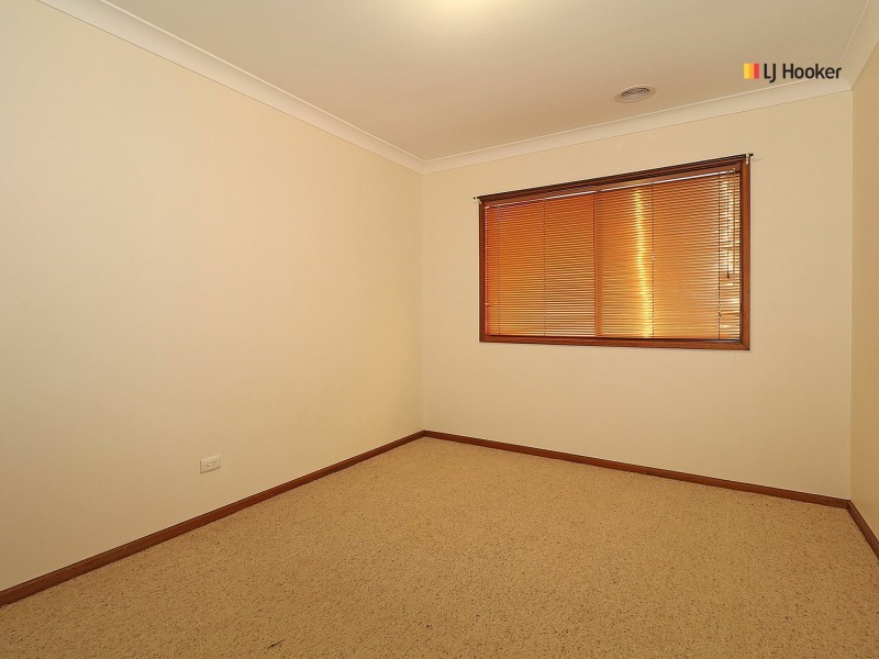 10 McCoullough Drive, Tolland NSW 2650