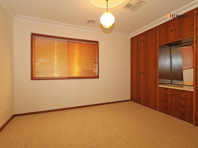 10 McCoullough Drive, Tolland NSW 2650