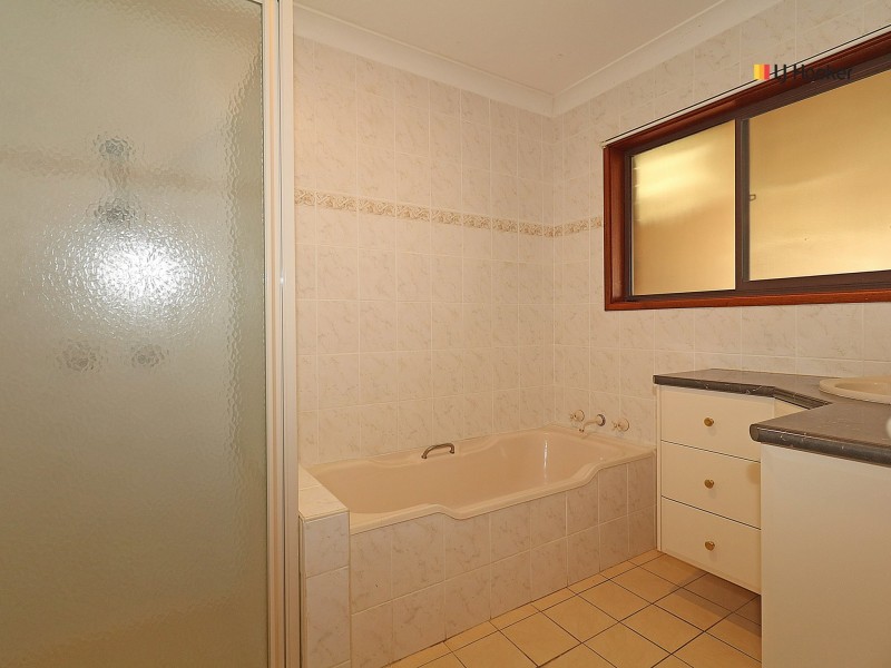 10 McCoullough Drive, Tolland NSW 2650