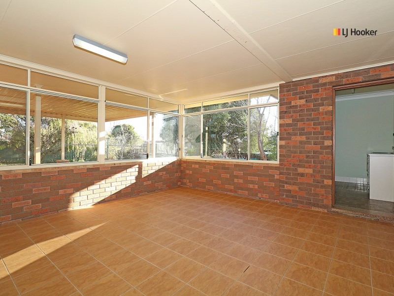 10 McCoullough Drive, Tolland NSW 2650