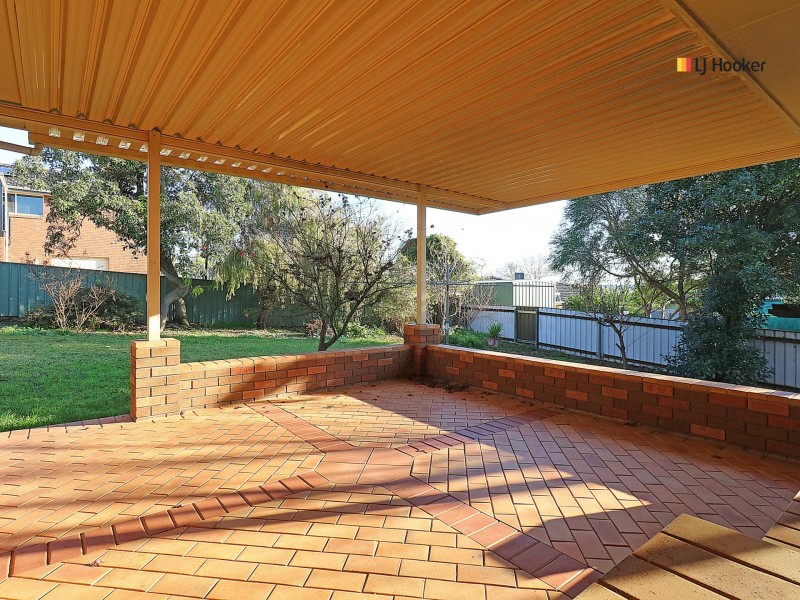10 McCoullough Drive, Tolland NSW 2650