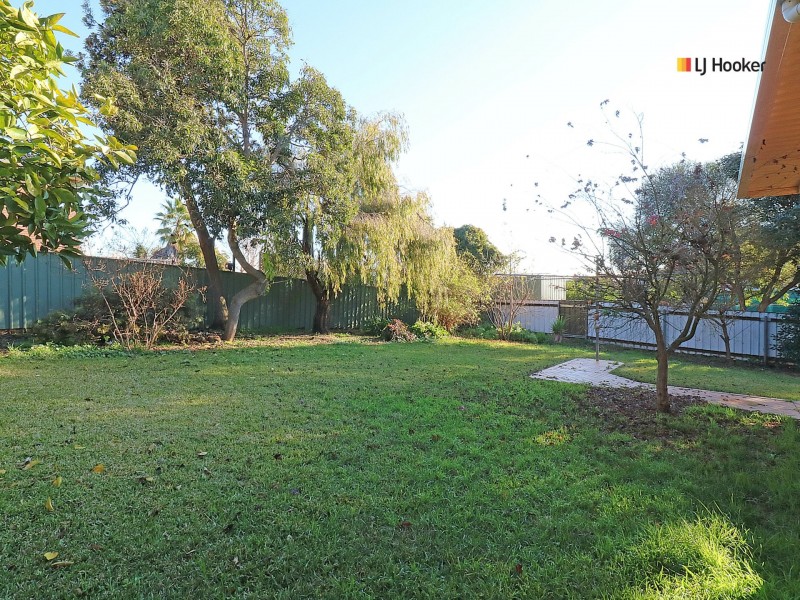 10 McCoullough Drive, Tolland NSW 2650