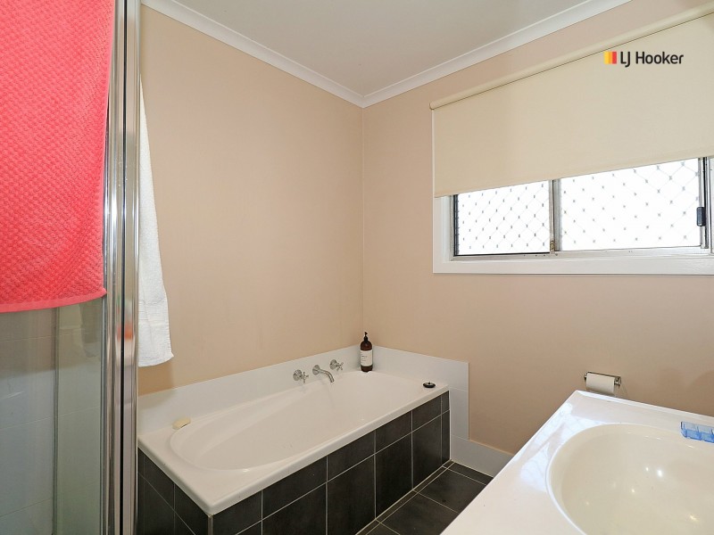 137 Raye Street, Tolland NSW 2650