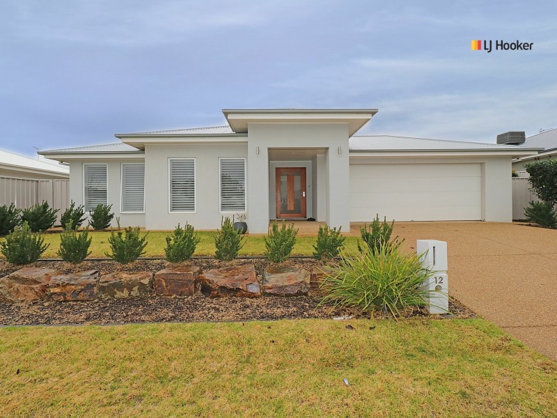 12 Yenda Avenue, Gobbagombalin NSW 2650