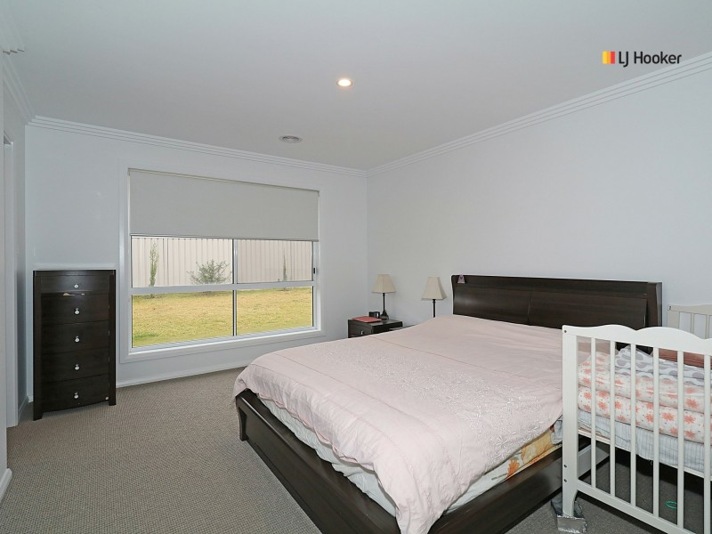 12 Yenda Avenue, Gobbagombalin NSW 2650