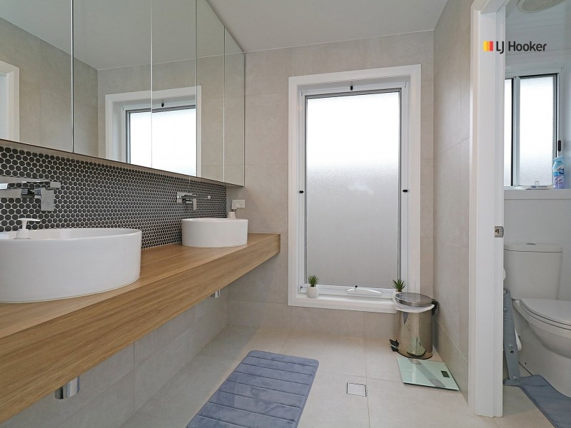 12 Yenda Avenue, Gobbagombalin NSW 2650