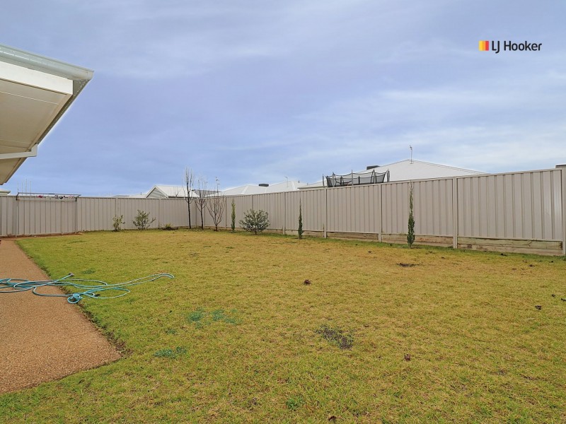 12 Yenda Avenue, Gobbagombalin NSW 2650