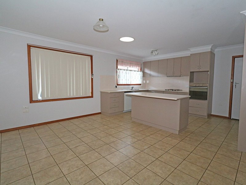 15 Bavaria Street, Tolland NSW 2650