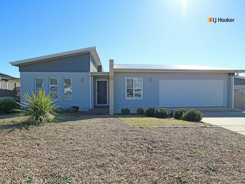 4A Park Place, Lloyd NSW 2650