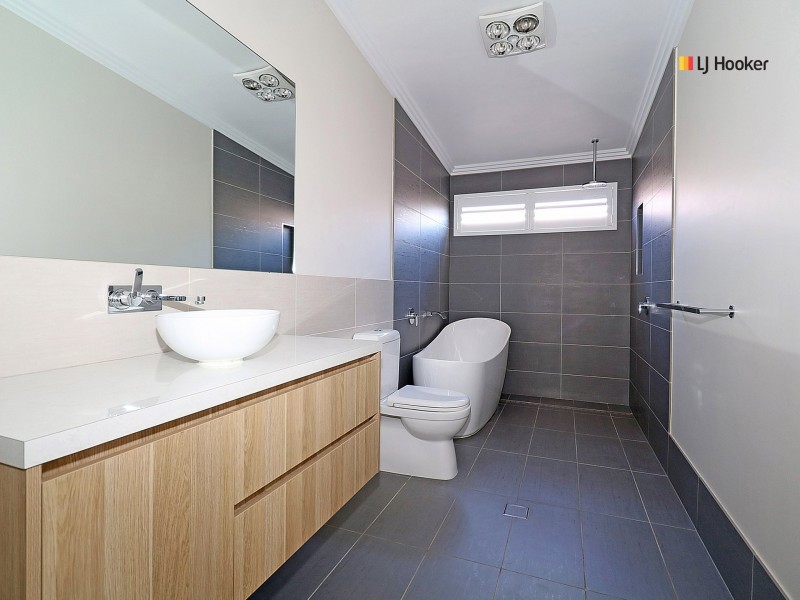 4A Park Place, Lloyd NSW 2650