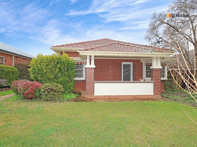 8 Heath Street, Turvey Park NSW 2650