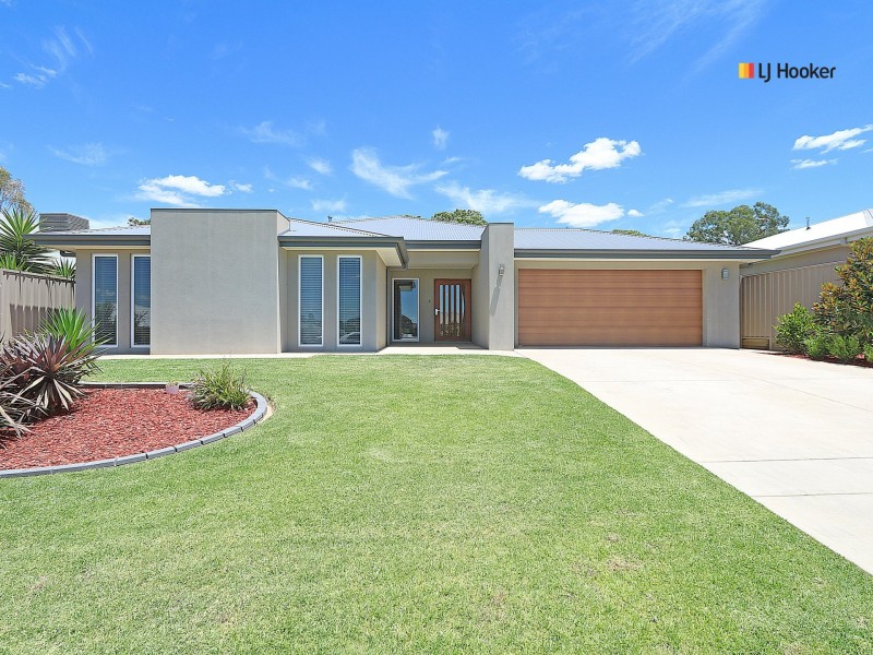 51 Strickland Drive, Boorooma NSW 2650