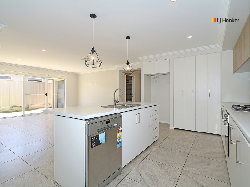 51 Strickland Drive, Boorooma NSW 2650