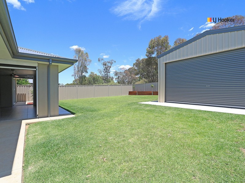 51 Strickland Drive, Boorooma NSW 2650