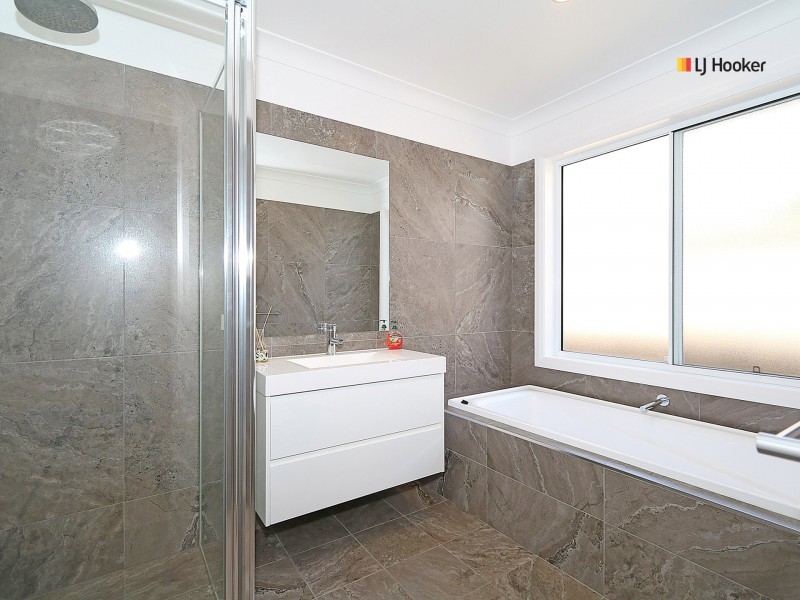 51 Strickland Drive, Boorooma NSW 2650