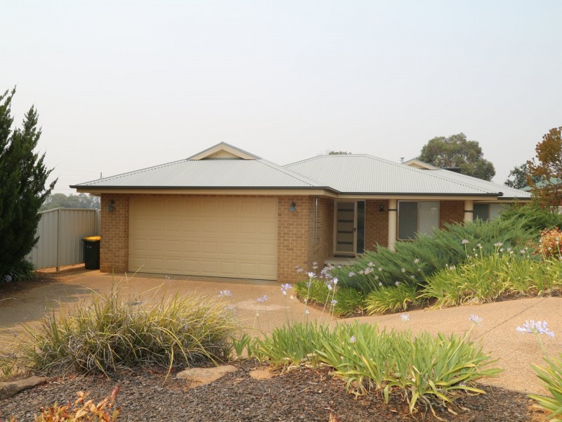 6 Auderdale Close, Bourkelands NSW 2650