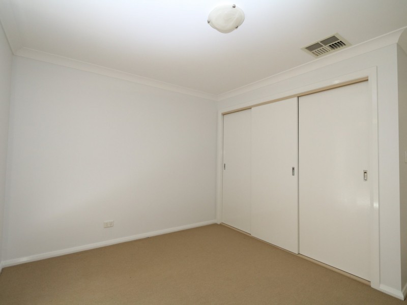 6 Auderdale Close, Bourkelands NSW 2650