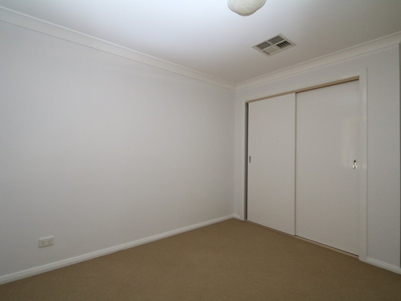 6 Auderdale Close, Bourkelands NSW 2650