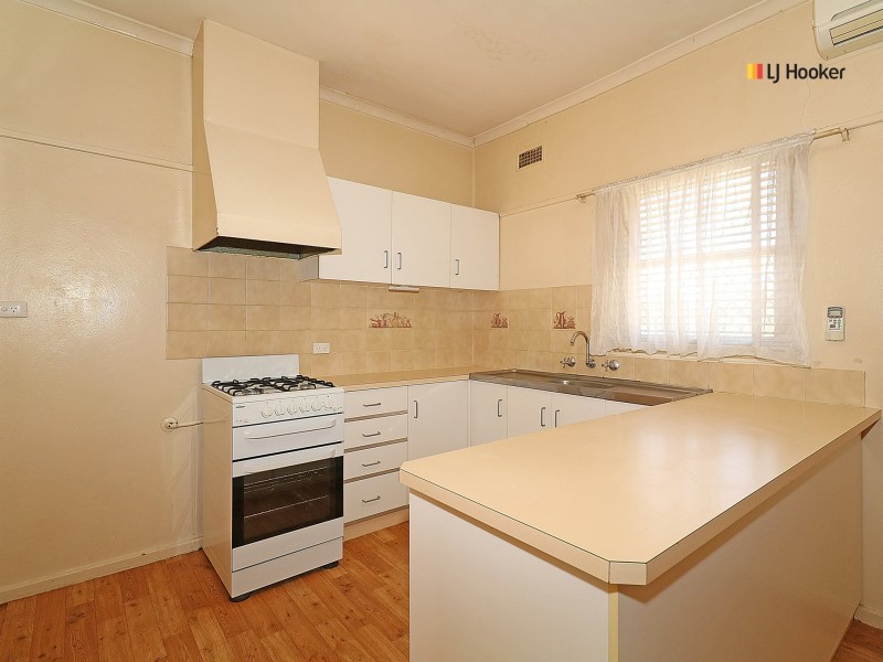 93 Fernleigh Road, Turvey Park NSW 2650