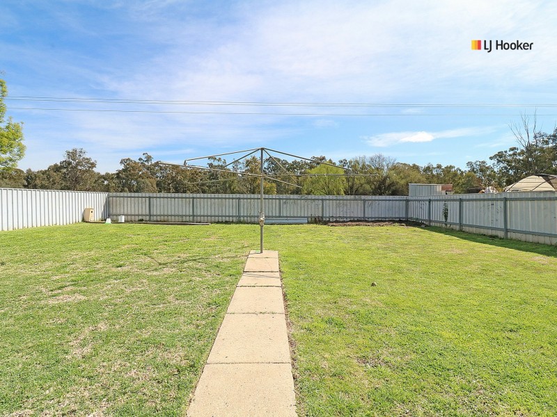 42 Adams Street, Ashmont NSW 2650