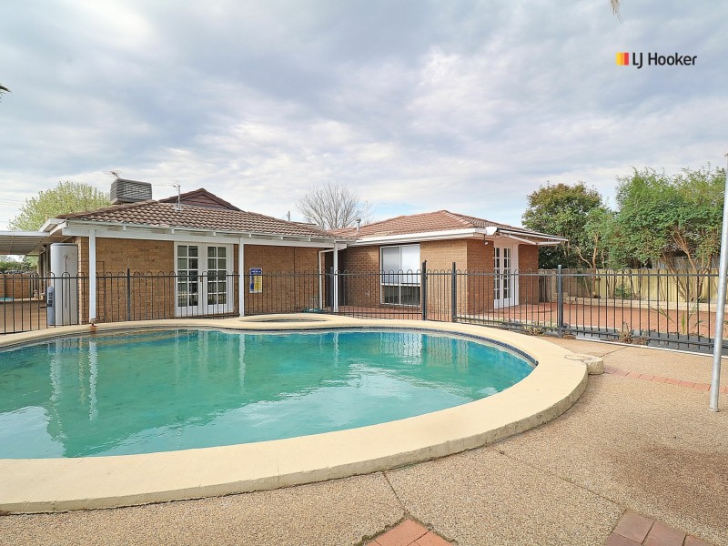 42 Brunskill Road, Lake Albert NSW 2650