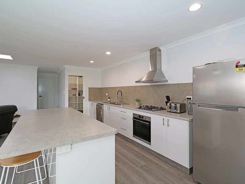 42 Cutler Avenue, Kooringal NSW 2650