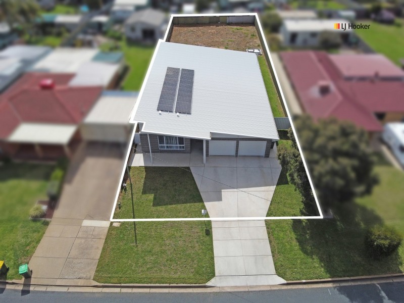 42 Cutler Avenue, Kooringal NSW 2650