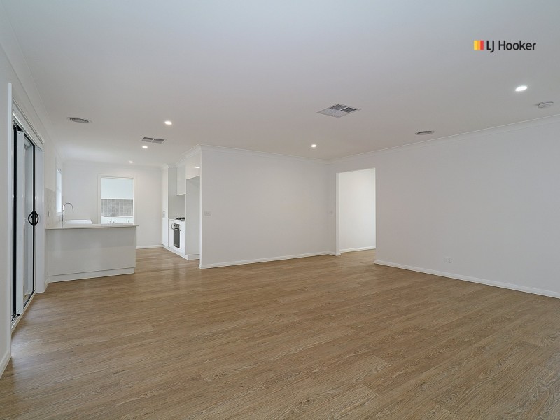 77 Jumbuck Drive, Gobbagombalin NSW 2650