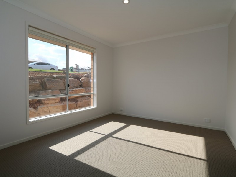 17 Sunvale Crescent, Estella NSW 2650