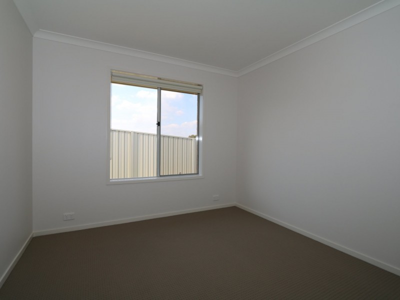 17 Sunvale Crescent, Estella NSW 2650