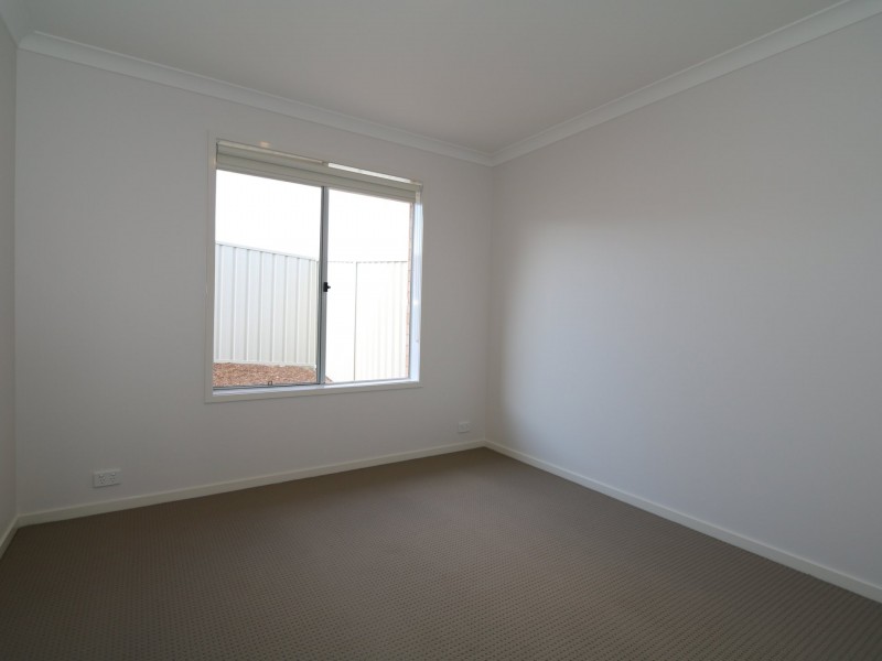17 Sunvale Crescent, Estella NSW 2650