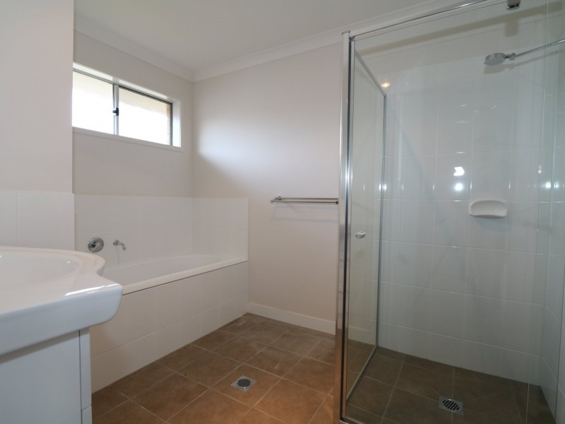 17 Sunvale Crescent, Estella NSW 2650