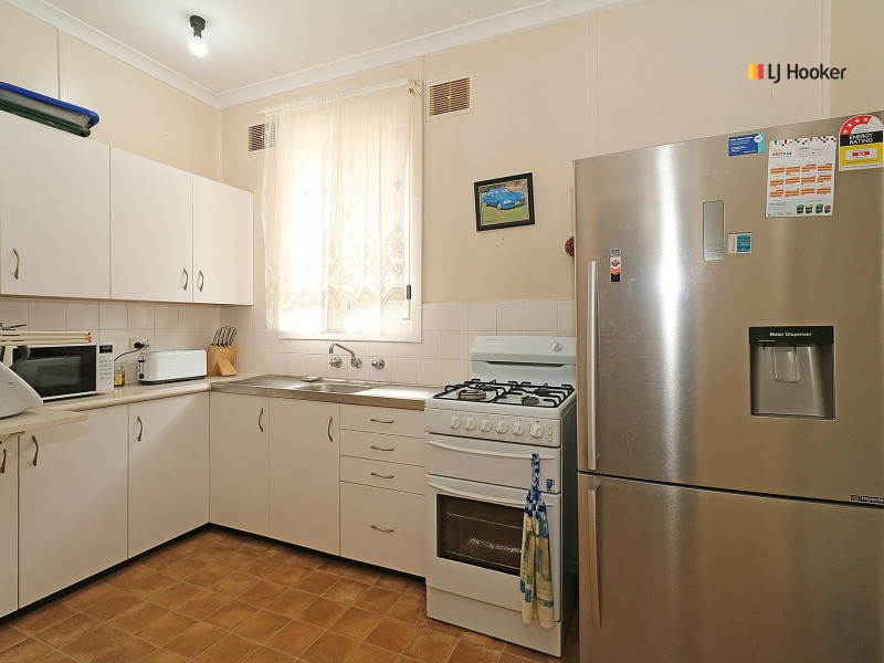 3 Phillip Avenue, Mount Austin NSW 2650