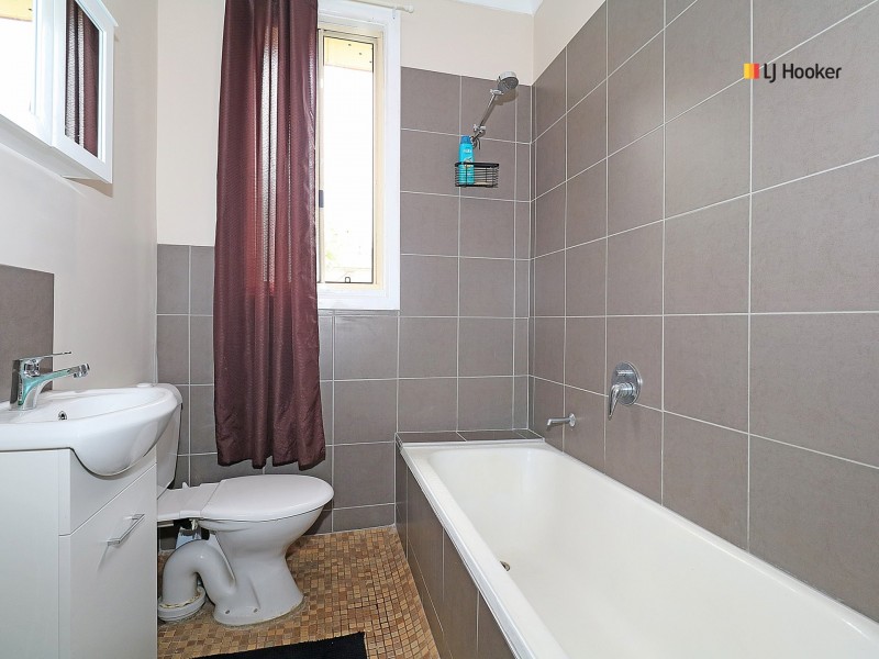 3 Phillip Avenue, Mount Austin NSW 2650
