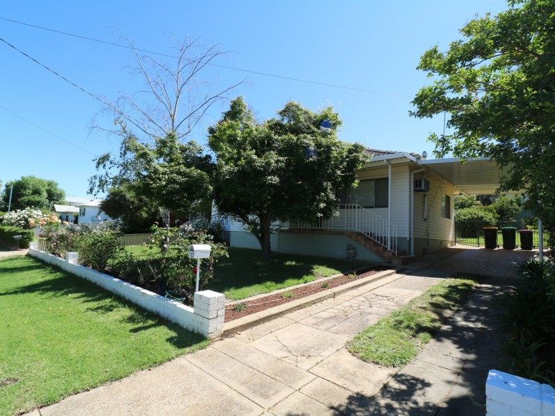 102 Meadow Street, Kooringal NSW 2650