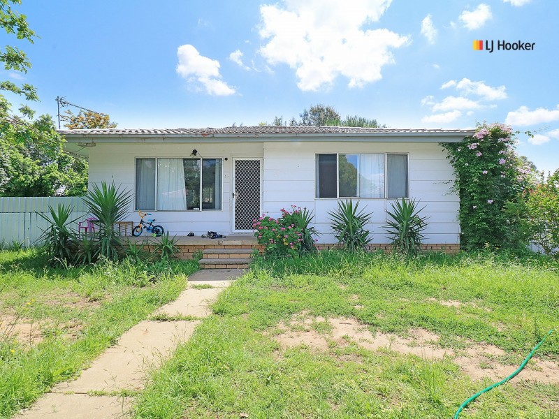 12 Dennis Crescent, Tolland NSW 2650