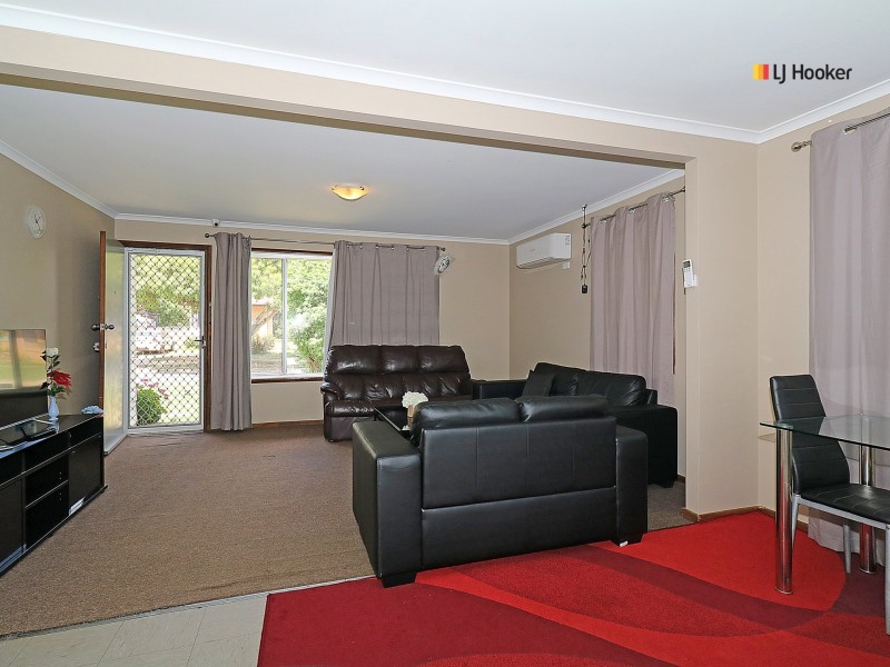 12 Dennis Crescent, Tolland NSW 2650