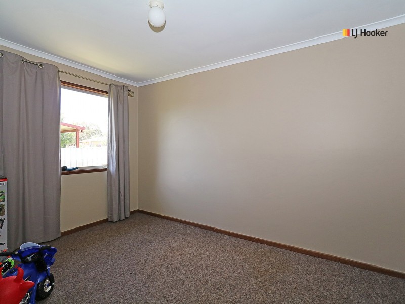 12 Dennis Crescent, Tolland NSW 2650