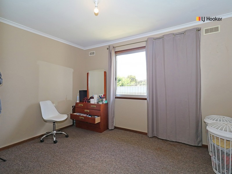 12 Dennis Crescent, Tolland NSW 2650