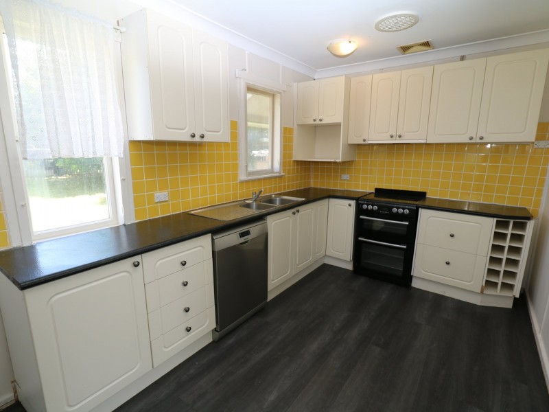 26 Mckell Avenue, Mount Austin NSW 2650
