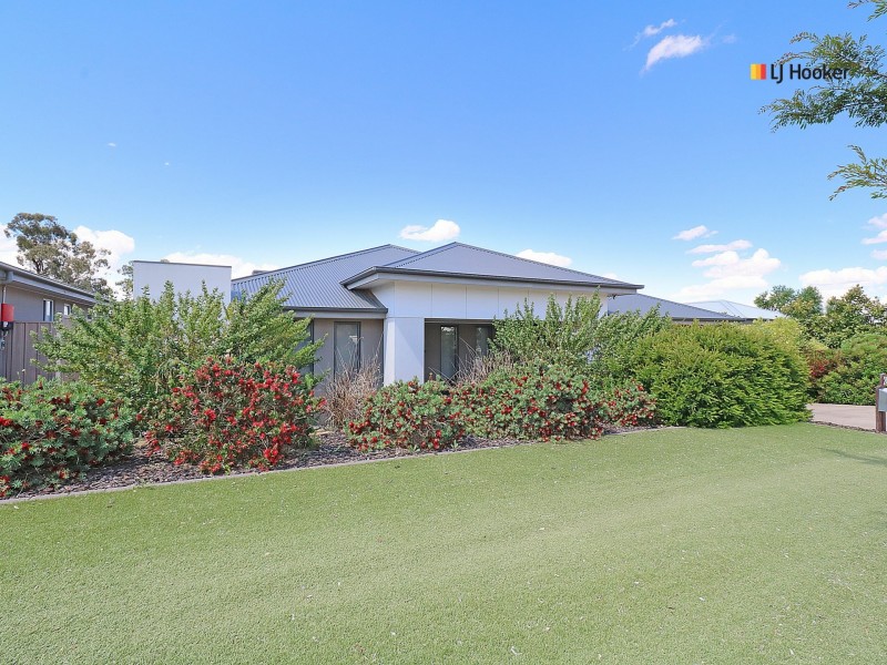 24 Barton Avenue, Lloyd NSW 2650