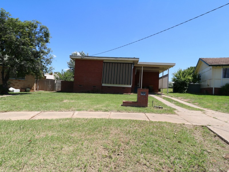 2 Immarna Place, Kooringal NSW 2650
