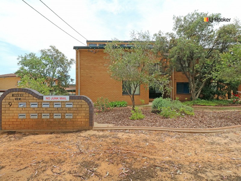 1/9 Henschke Avenue, Tolland NSW 2650