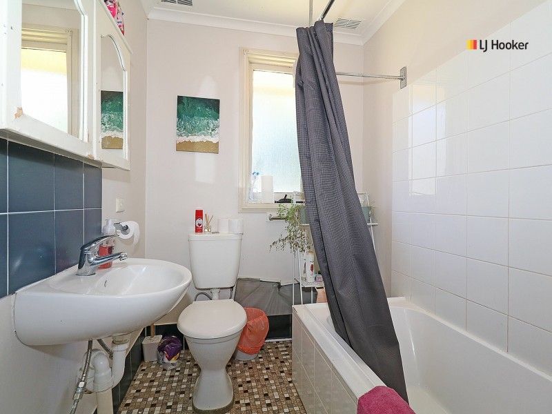 34 Bruce Street, Tolland NSW 2650