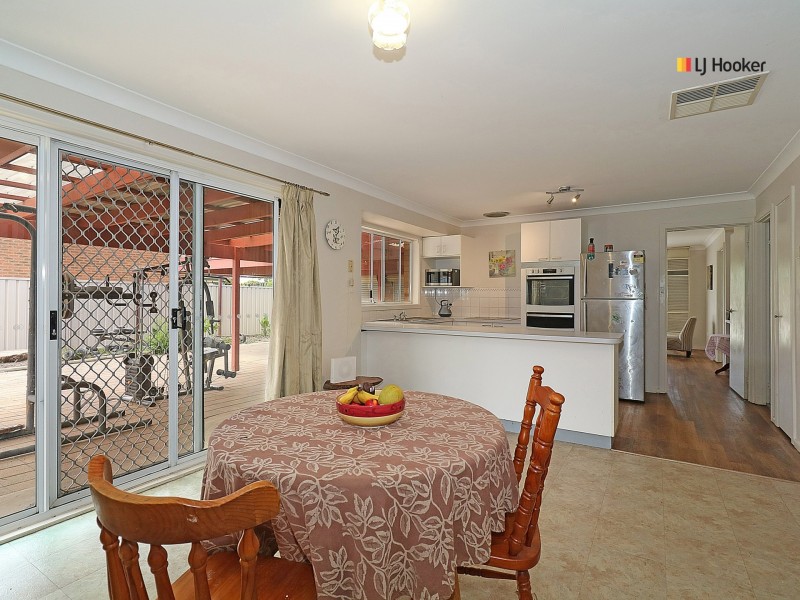 16 Jeeba Place, Glenfield Park NSW 2650